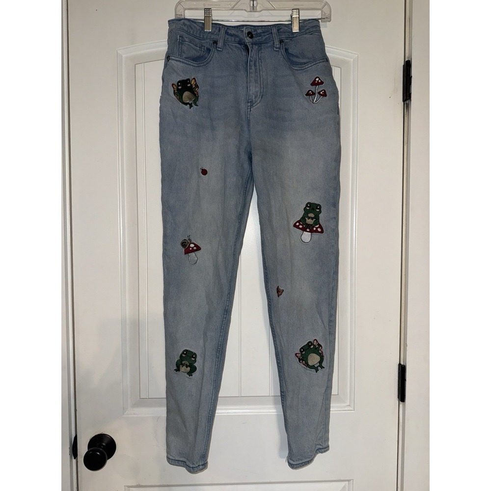 Adorable! Hot Topic Embroidered Mom Jeans  Frogs Mushrooms Size 5 High Rise